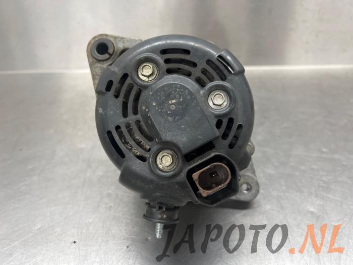 Dynamo van een Suzuki Celerio (LF) 1.0 12V 2015