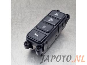 Gebruikte Schakelaar (diversen) Hyundai Tucson (TL) 1.7 CRDi 16V 2WD Prijs € 19,95 Margeregeling aangeboden door Japoto Parts B.V.