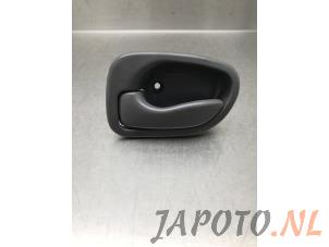 Gebruikte Portiergreep 4Deurs links-voor Hyundai Atos 1.1 12V Prijs € 9,99 Margeregeling aangeboden door Japoto Parts B.V.