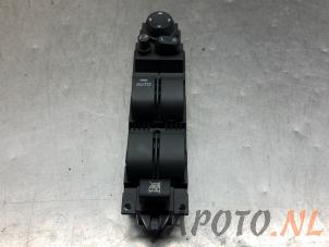 Gebruikte Schakelblok ruiten Mazda 3 (BL12/BLA2/BLB2) 1.6 CiTD 16V Prijs € 51,45 Margeregeling aangeboden door Japoto Parts B.V.