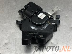 Gebruikte Slotmechaniek Achterklep Mazda 3 (BL12/BLA2/BLB2) 1.6 CiTD 16V Prijs € 39,95 Margeregeling aangeboden door Japoto Parts B.V.