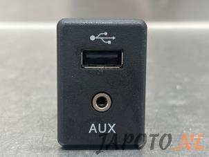 Gebruikte AUX/USB aansluiting Nissan X-Trail (T32) 1.6 DIG-T 16V Prijs € 19,95 Margeregeling aangeboden door Japoto Parts B.V.