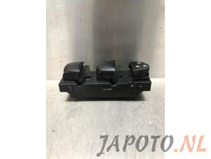 Gebruikte Schakelblok ruiten Nissan X-Trail (T32) 1.6 DIG-T 16V Prijs € 84,95 Margeregeling aangeboden door Japoto Parts B.V.