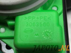 Gebruikte Veiligheidsgordel links-voor Toyota Auris (E15) 1.8 16V HSD Full Hybrid Prijs € 99,99 Margeregeling aangeboden door Japoto Parts B.V.