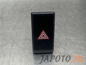 Gebruikte Alarmlicht Schakelaar Kia Picanto (JA) 1.0 T-GDI 12V Prijs € 9,95 Margeregeling aangeboden door Japoto Parts B.V.