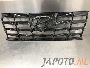 Gebruikte Grille Hyundai Tucson (NX) 1.6 T-GDI Hybrid 48V HTRAC Prijs op aanvraag aangeboden door Japoto Parts B.V.
