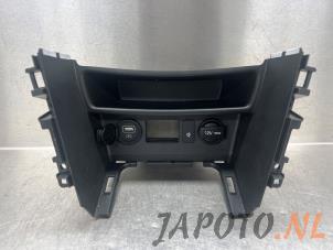 Gebruikte AUX/USB aansluiting Hyundai Kona (OS) 1.0 T-GDI 12V Prijs € 29,50 Margeregeling aangeboden door Japoto Parts B.V.