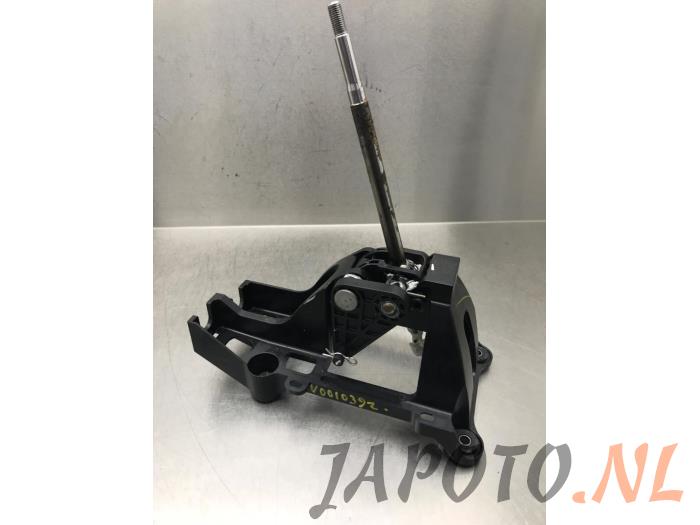 Gebruikte Schakelmechaniek Mitsubishi Space Star (A0) 1.2 12V Prijs € 26,24 Margeregeling aangeboden door Japoto Parts B.V.