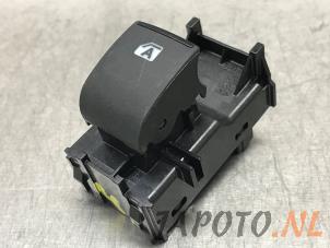 Gebruikte Ruit schakelaar elektrisch Toyota Prius (ZVW5) 1.8 16V Hybrid Prijs € 26,24 Margeregeling aangeboden door Japoto Parts B.V.