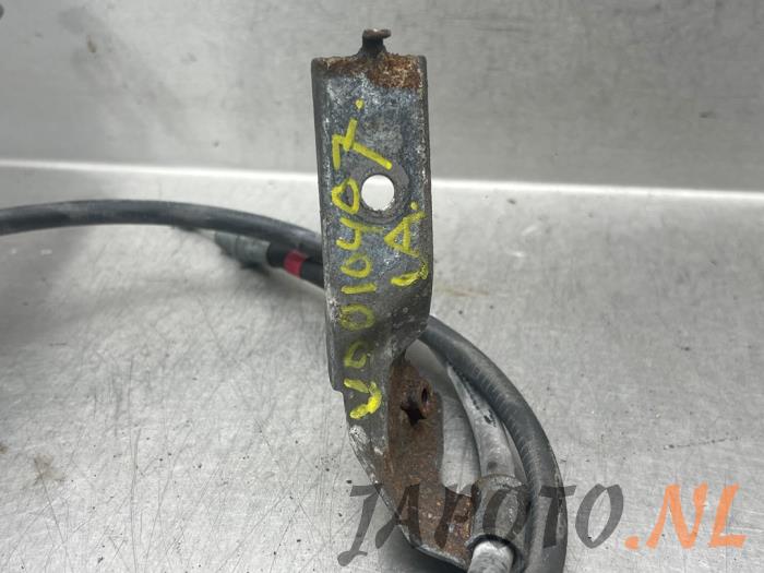 Handrem Kabel van een Mazda CX-3 1.5 Skyactiv D 105 16V 2015
