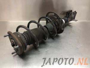 Gebruikte Schokdemperpoot links-voor Mazda CX-3 (DJ/DK) 1.5 Skyactiv D 105 16V Prijs € 104,99 Margeregeling aangeboden door Japoto Parts B.V.