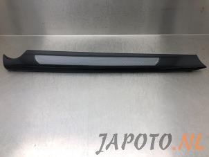 Gebruikte Dashboard sierlijst Mazda 2 (DJ/DL) 1.5 SkyActiv-G 90 Prijs € 24,95 Margeregeling aangeboden door Japoto Parts B.V.