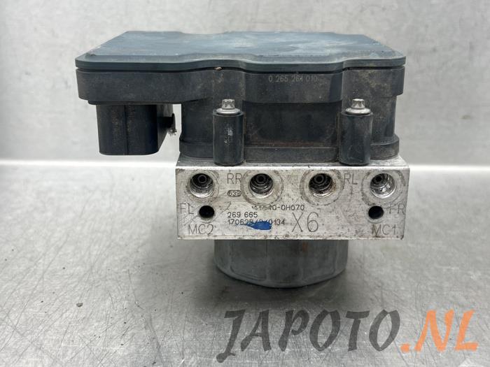 Gebruikte ABS Pomp Toyota Aygo (B40) 1.0 12V VVT-i Prijs € 26,24 Margeregeling aangeboden door Japoto Parts B.V.