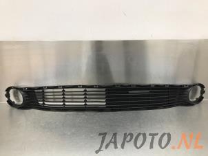 Gebruikte Bumper Rooster Toyota Aygo (B40) 1.0 12V VVT-i Prijs € 31,45 Margeregeling aangeboden door Japoto Parts B.V.