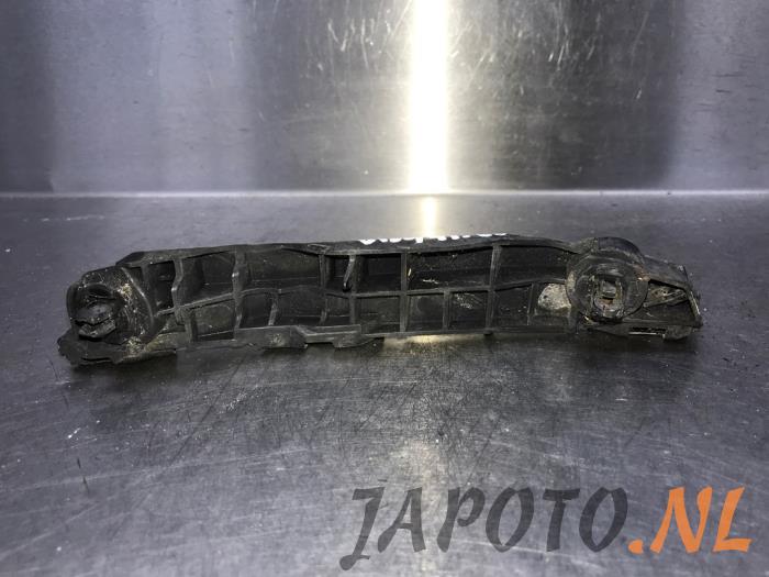 Bumpersteun links-voor van een Toyota Yaris II (P9) 1.33 16V Dual VVT-I 2009