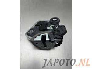 Gebruikte Deurslot Mechaniek 4Deurs links-achter Toyota RAV4 (A5) 2.5 Hybrid 16V AWD Prijs € 36,74 Margeregeling aangeboden door Japoto Parts B.V.