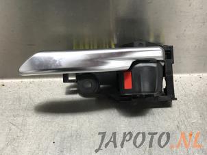 Gebruikte Portiergreep 4Deurs links-voor Toyota RAV4 (A5) 2.5 Hybrid 16V AWD Prijs € 26,20 Margeregeling aangeboden door Japoto Parts B.V.