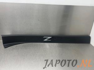 Gebruikte Afdeklijst dorpel links Nissan 350 Z (Z33) 3.5 V6 24V Prijs € 36,74 Margeregeling aangeboden door Japoto Parts B.V.