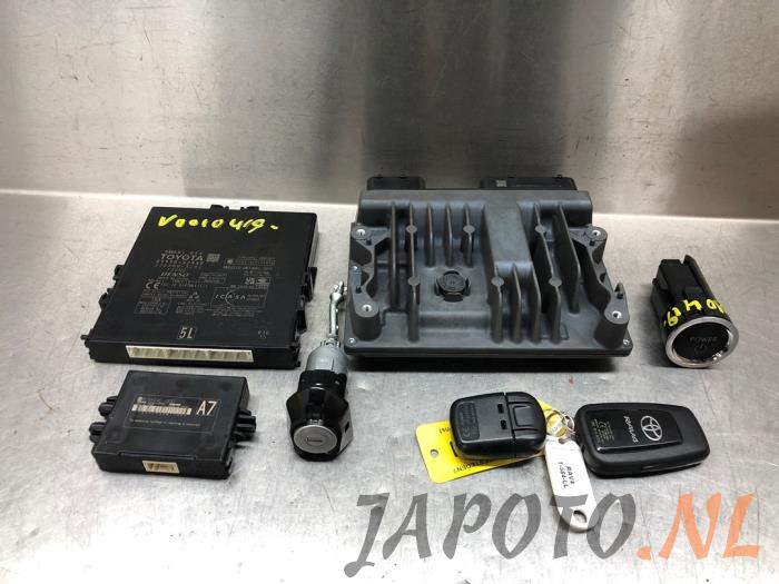 Gebruikte Kontaktslot + computer Toyota RAV4 (A5) 2.5 Hybrid 16V AWD Prijs € 262,49 Margeregeling aangeboden door Japoto Parts B.V.