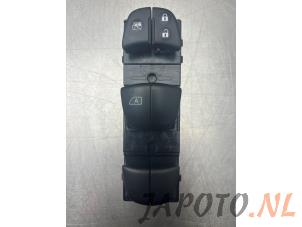 Gebruikte Schakelblok ruiten Nissan Juke (F16) 1.0 DIG-T 12V Prijs € 78,74 Margeregeling aangeboden door Japoto Parts B.V.