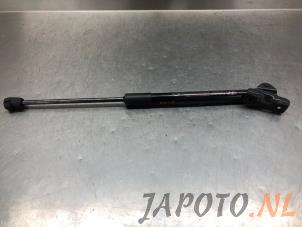 Gebruikte Kofferdekseldemper rechts-achter Hyundai i10 1.0 12V Prijs € 15,74 Margeregeling aangeboden door Japoto Parts B.V.