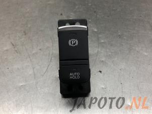 Gebruikte Schakelaar handrem Nissan Juke (F16) 1.0 DIG-T 12V Prijs € 31,49 Margeregeling aangeboden door Japoto Parts B.V.