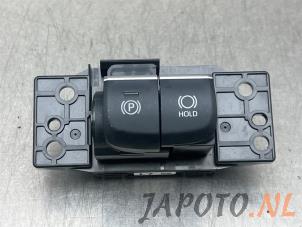 Gebruikte Schakelaar handrem Toyota Corolla (E21/EA1/EH1) 1.8 16V Hybrid Prijs € 26,20 Margeregeling aangeboden door Japoto Parts B.V.