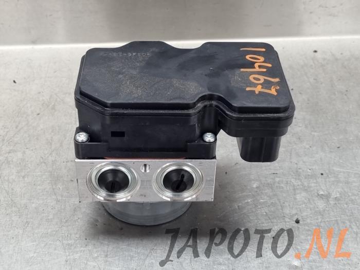Gebruikte ABS Pomp Toyota Corolla (E21/EA1/EH1) 1.8 16V Hybrid Prijs € 157,45 Margeregeling aangeboden door Japoto Parts B.V.