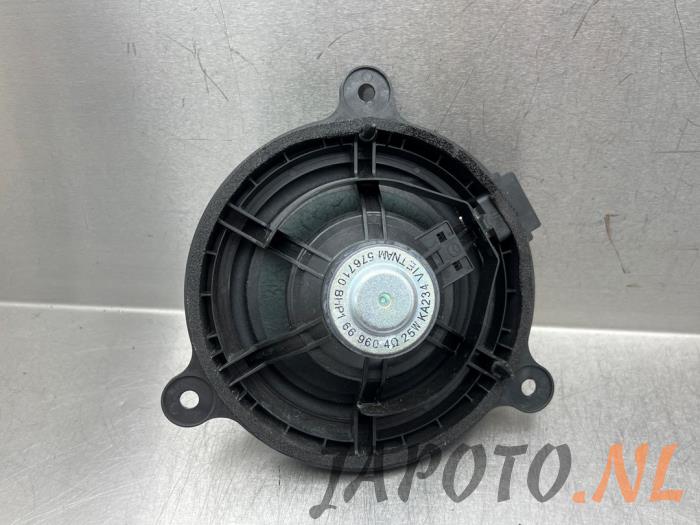 Luidspreker van een Mazda MX-5 RF (ND) 2.0 SkyActiv G-184 16V 2018