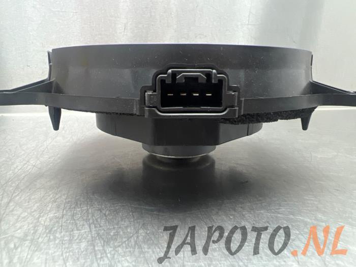 Luidspreker van een Mazda MX-5 RF (ND) 2.0 SkyActiv G-184 16V 2018