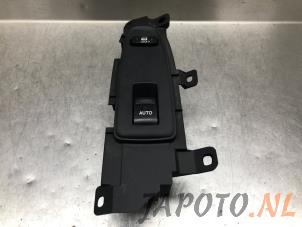 Gebruikte Ruit schakelaar elektrisch Lexus GS (..S19) 300 3.0 24V VVT-i Prijs € 15,75 Margeregeling aangeboden door Japoto Parts B.V.