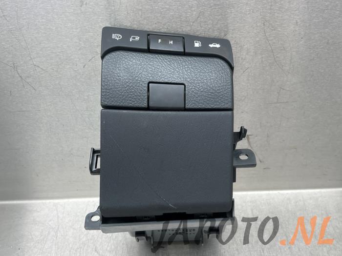 Gebruikte Dashboard deel Lexus GS (..S19) 300 3.0 24V VVT-i Prijs € 36,74 Margeregeling aangeboden door Japoto Parts B.V.