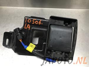 Gebruikte Dode hoek sensor Hyundai Kona (OS) 1.6 GDi HEV 16V Prijs € 209,95 Margeregeling aangeboden door Japoto Parts B.V.