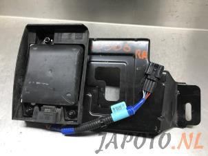 Gebruikte Dode hoek sensor Hyundai Kona (OS) 1.6 GDi HEV 16V Prijs € 209,95 Margeregeling aangeboden door Japoto Parts B.V.