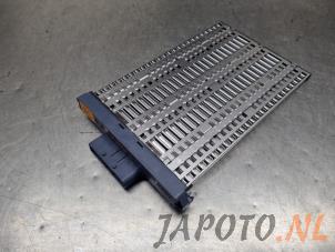 Gebruikte Kachel Verwarmingselement Hyundai Kona (OS) 1.6 GDi HEV 16V Prijs € 36,70 Margeregeling aangeboden door Japoto Parts B.V.