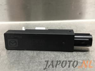 Gebruikte Keyless entry antenne Mazda MX-5 RF (ND) 2.0 SkyActiv G-184 16V Prijs € 20,95 Margeregeling aangeboden door Japoto Parts B.V.