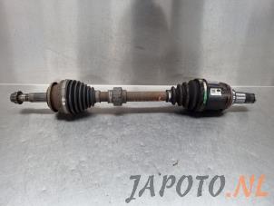 Gebruikte Steekas links-voor Toyota RAV4 (A4) 2.0 16V VVT-i 4x4 Prijs € 157,45 Margeregeling aangeboden door Japoto Parts B.V.