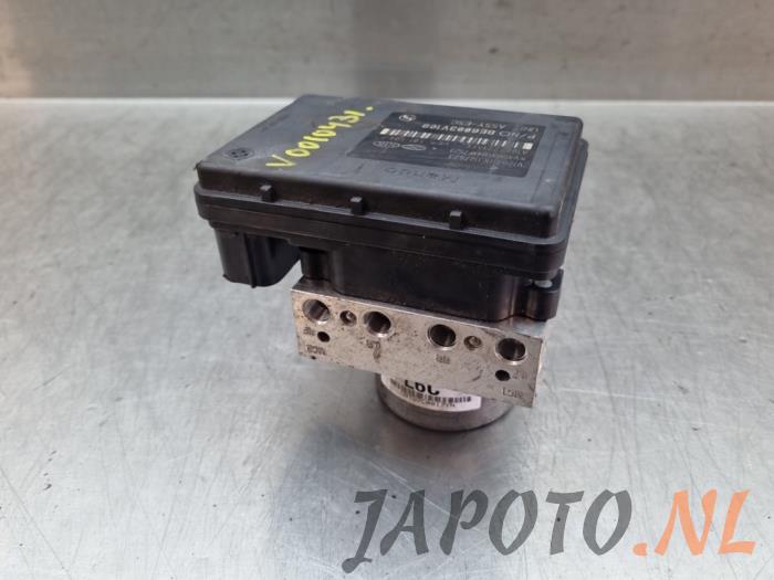 Gebruikte ABS Pomp Kia Stonic (YB) 1.0i T-GDi 12V Prijs € 78,70 Margeregeling aangeboden door Japoto Parts B.V.