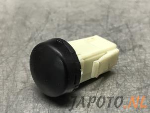 Gebruikte Lichtsensor Toyota Prius (ZVW5) 1.8 16V Hybrid Prijs € 15,70 Margeregeling aangeboden door Japoto Parts B.V.