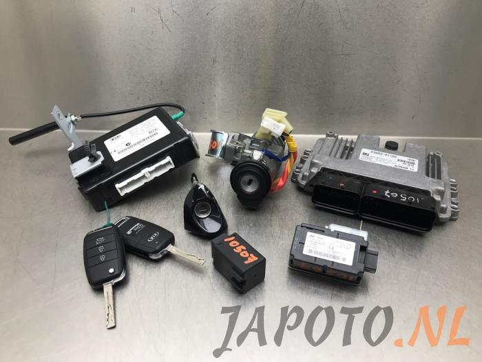 Gebruikte Kontaktslot + computer Kia Cee'd Sportswagon (JDC5) 1.6 GDI 16V Prijs € 262,45 Margeregeling aangeboden door Japoto Parts B.V.