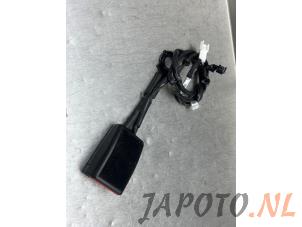 Gebruikte Veiligheidsgordel Insteek rechts-voor Nissan Micra (K14) 0.9 IG-T 12V Prijs € 29,95 Margeregeling aangeboden door Japoto Parts B.V.