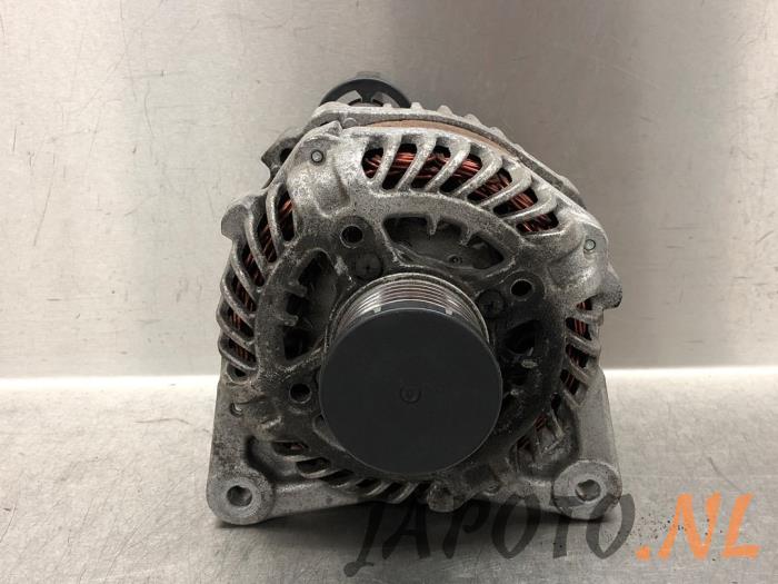 Gebruikte Dynamo Nissan Micra (K14) 0.9 IG-T 12V Prijs € 52,45 Margeregeling aangeboden door Japoto Parts B.V.