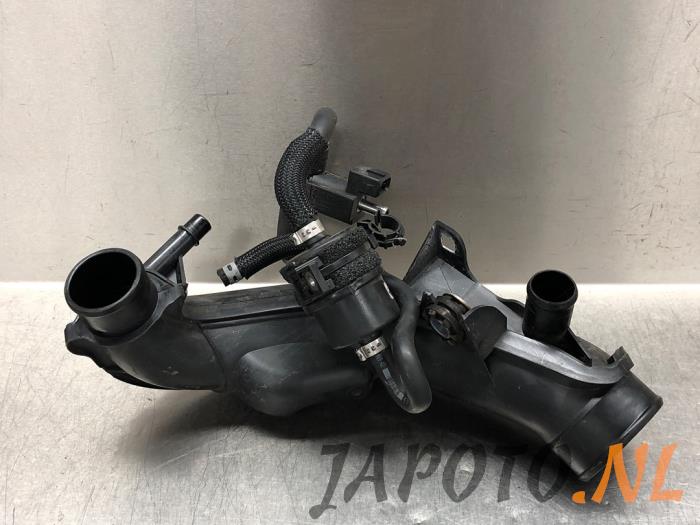 Gebruikte Intercooler Buis Nissan Micra (K14) 0.9 IG-T 12V Prijs € 52,49 Margeregeling aangeboden door Japoto Parts B.V.