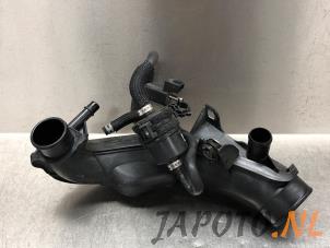 Gebruikte Intercooler Buis Nissan Micra (K14) 0.9 IG-T 12V Prijs € 52,49 Margeregeling aangeboden door Japoto Parts B.V.