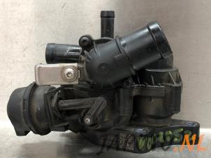 Gebruikte Thermostaathuis Kia Venga 1.4 CVVT 16V Prijs € 34,95 Margeregeling aangeboden door Japoto Parts B.V.