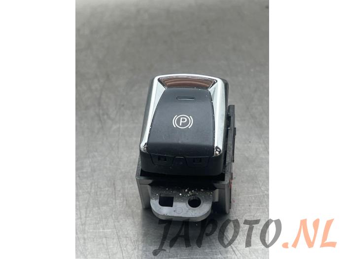 Gebruikte Schakelaar handrem Nissan Qashqai (J11) 1.2 DIG-T 16V Prijs € 26,20 Margeregeling aangeboden door Japoto Parts B.V.