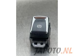 Gebruikte Handrem schakelaar Nissan Qashqai (J11) 1.2 DIG-T 16V Prijs € 31,45 Margeregeling aangeboden door Japoto Parts B.V.