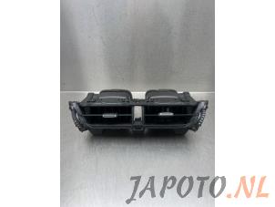 Gebruikte Luchtrooster Dashboard Toyota Corolla Touring Sport (E21/EH1) 1.8 16V Hybrid Prijs € 41,95 Margeregeling aangeboden door Japoto Parts B.V.