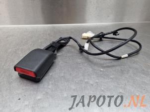 Gebruikte Veiligheidsgordel Insteek rechts-voor Mitsubishi Outlander (GF/GG) 2.0 16V PHEV 4x4 Prijs € 20,99 Margeregeling aangeboden door Japoto Parts B.V.