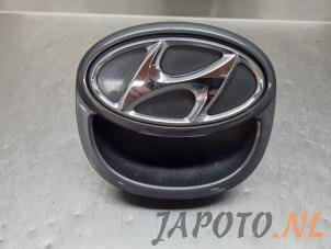 Gebruikte Schakelaar achterklep Hyundai i30 (FD) 1.6 CVVT 16V Prijs € 41,95 Margeregeling aangeboden door Japoto Parts B.V.